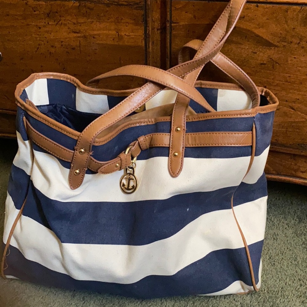 Tommy Hilfiger purse used a few times